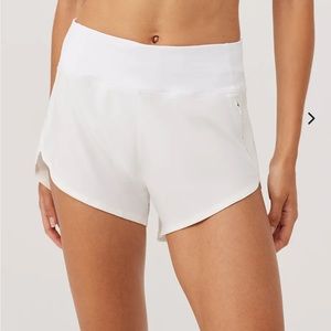 Hudson 4” shorts in White | Outdoor Voices | size small